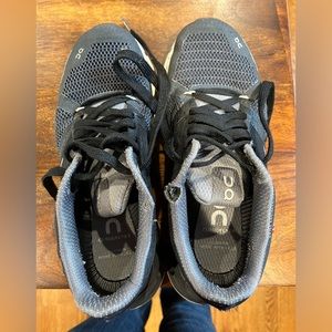 Women’s BLaCK ONCLOUD